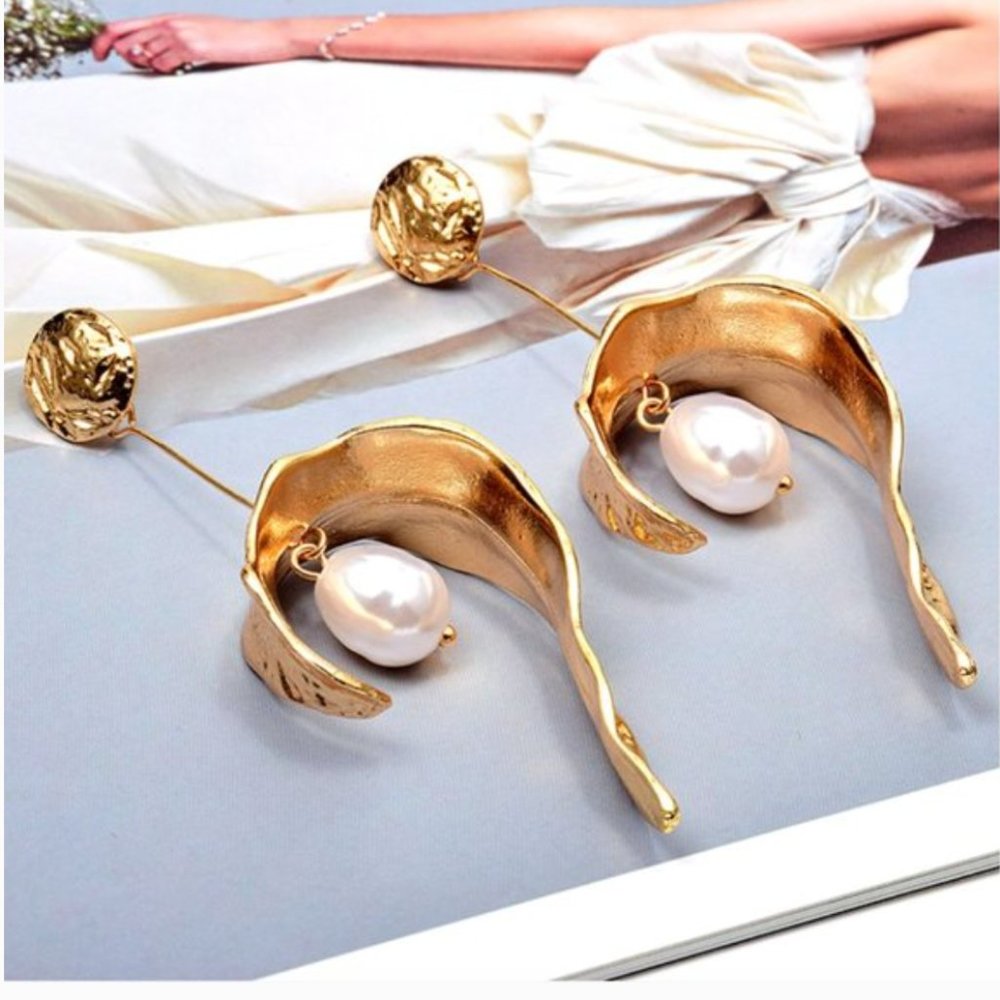 Hang Pearl Long Drop Earrings - Picture 4 of 10